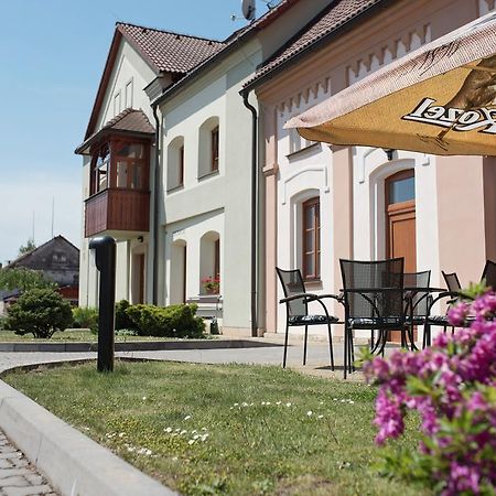 Penzion Nad Oborou Hradec Králové Kültér fotó