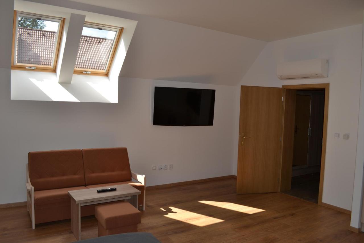 Penzion Nad Oborou Hradec Králové Kültér fotó