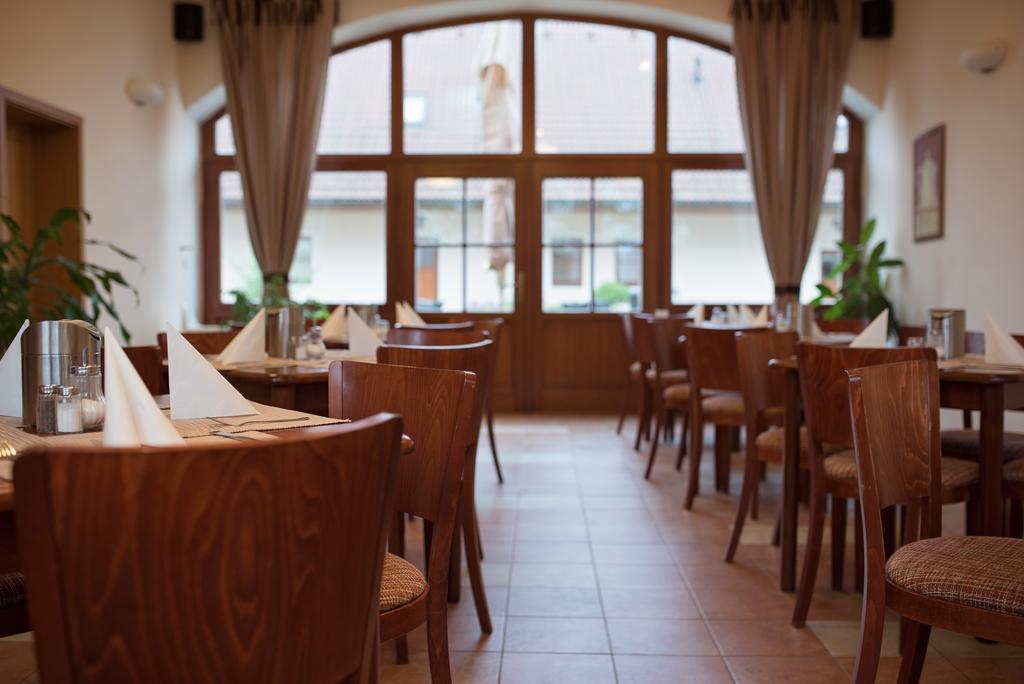 Penzion Nad Oborou Hradec Králové Kültér fotó