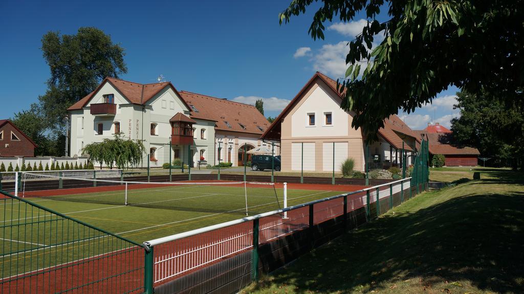Penzion Nad Oborou Hradec Králové Kültér fotó