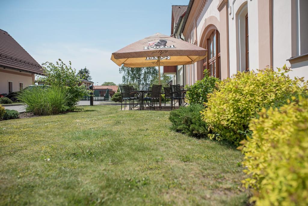 Penzion Nad Oborou Hradec Králové Kültér fotó