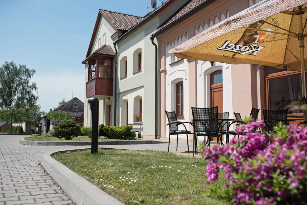 Penzion Nad Oborou Hradec Králové Kültér fotó